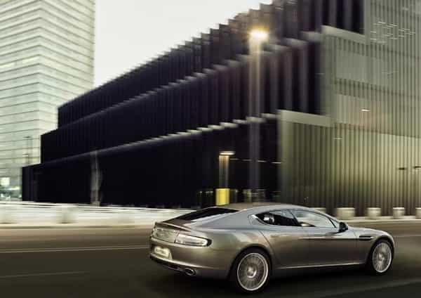 2012-01-modely-aston-martin-pro-indii.jpg