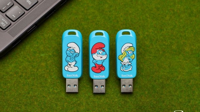 SanDisk Smurfs