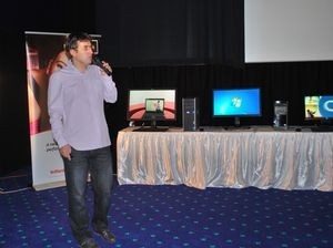 Jakmile se partneři usadili do pohodlných sedaček kinosálu, chopil se mikrofonu jako první marketingový manažer Petr Trešl a v krátkosti představil program dne.