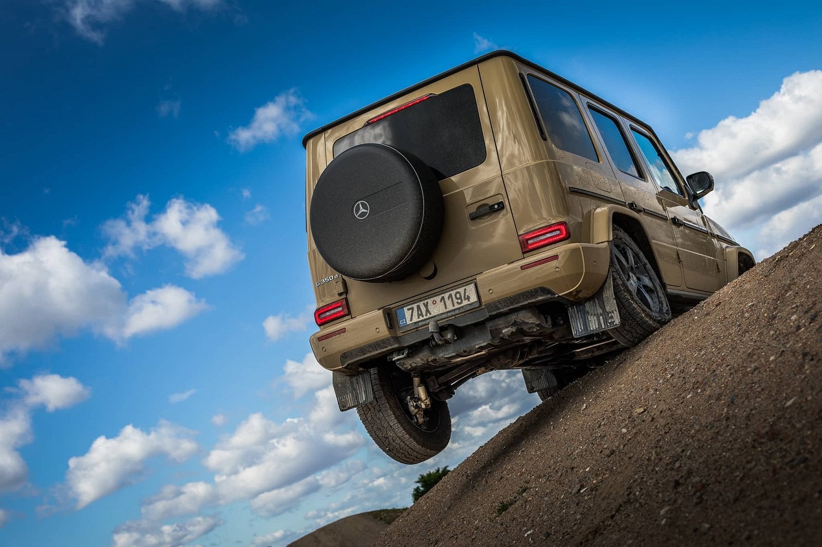 2020-10-mercedes_benz-g-3.jpg