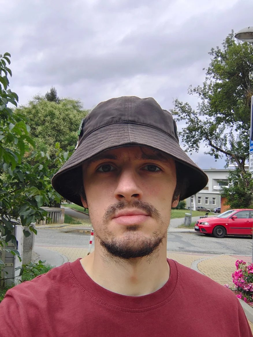 Selfie skrze 32Mpx selfie kameru