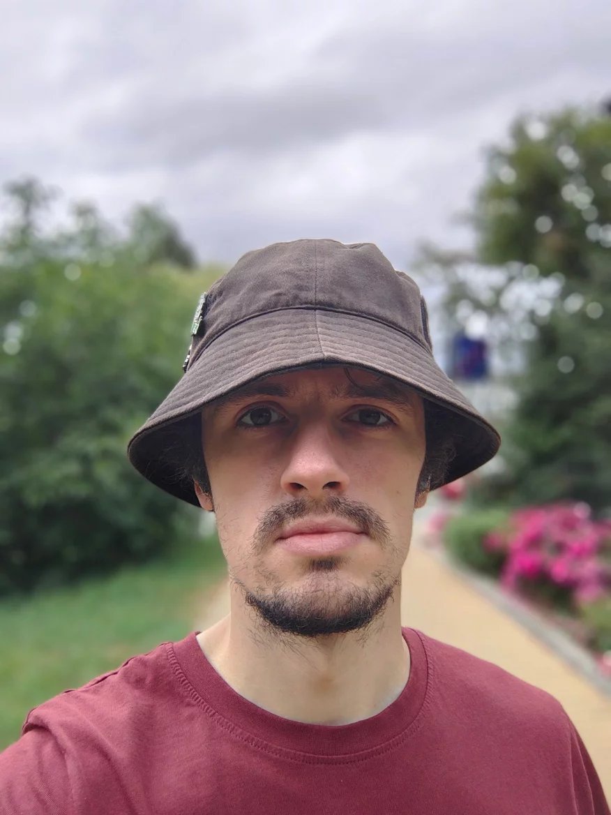 Selfie skrze 32Mpx selfie kameru s portrétním režimem