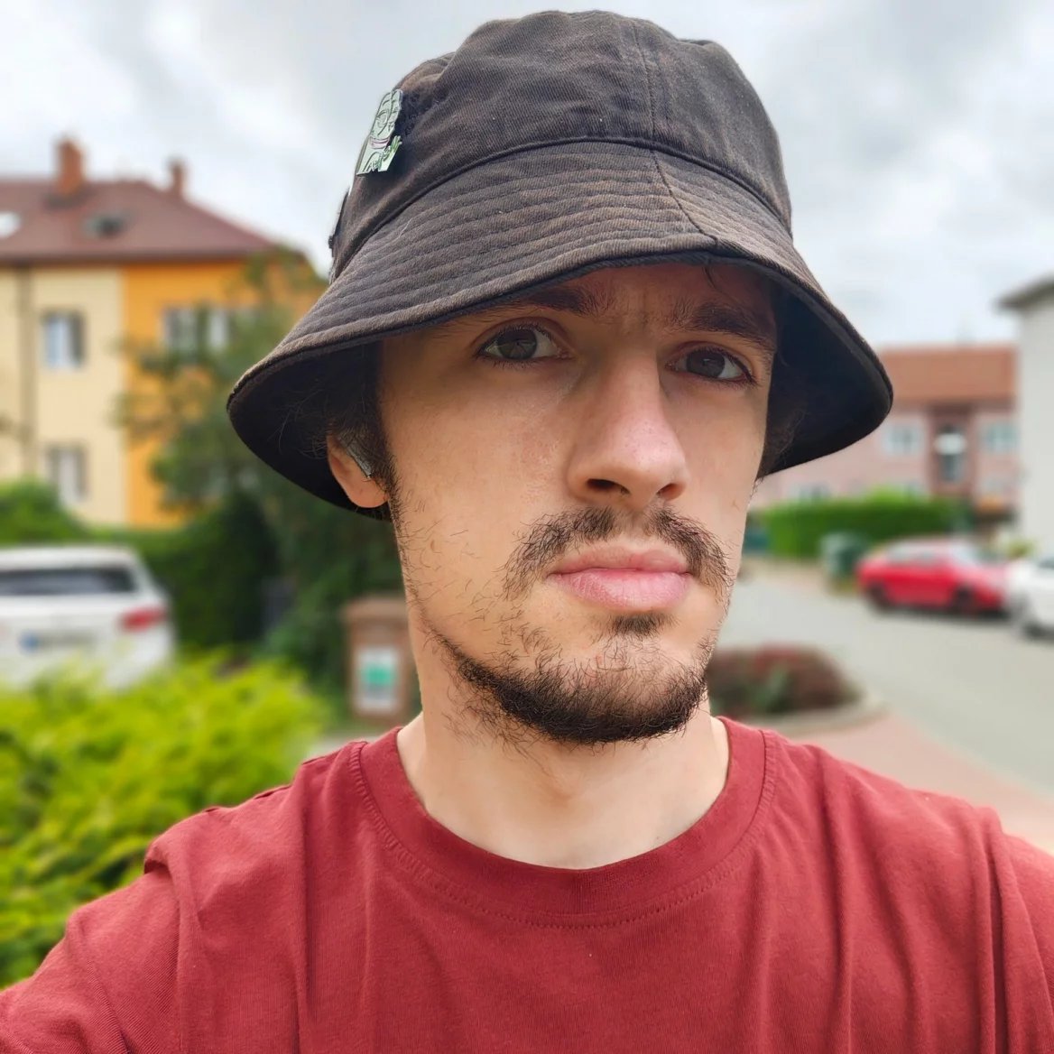 Selfie skrze hlavní fotoaparát s portrétním režimem