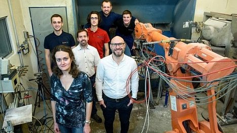 Náhledový obrázek - Mistři plazmového hořáku. Mladí čeští vědci hledají cestu k nezničitelným materiálům