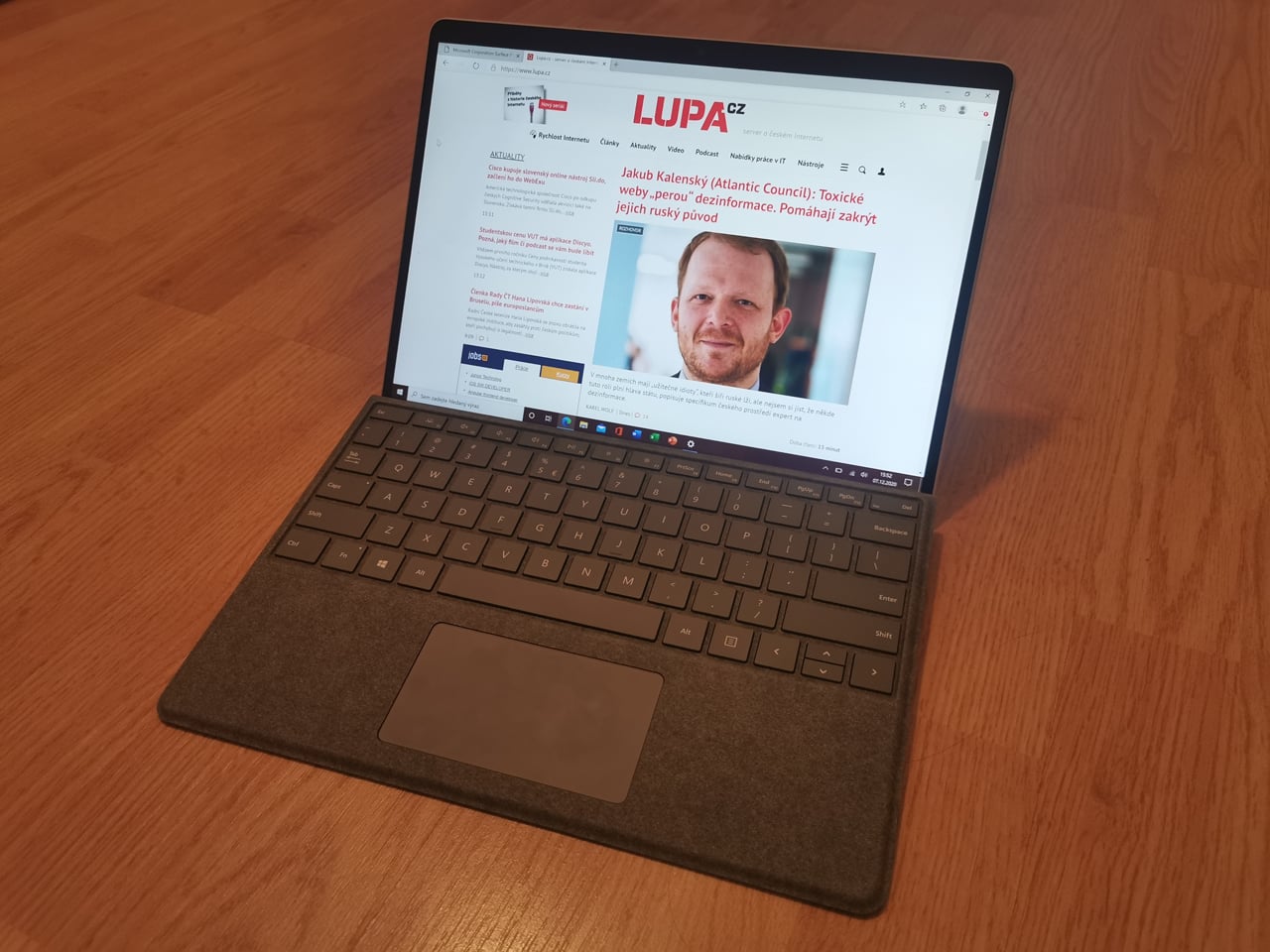 Microsoft Surface Pro X s ARM čipem SQ2