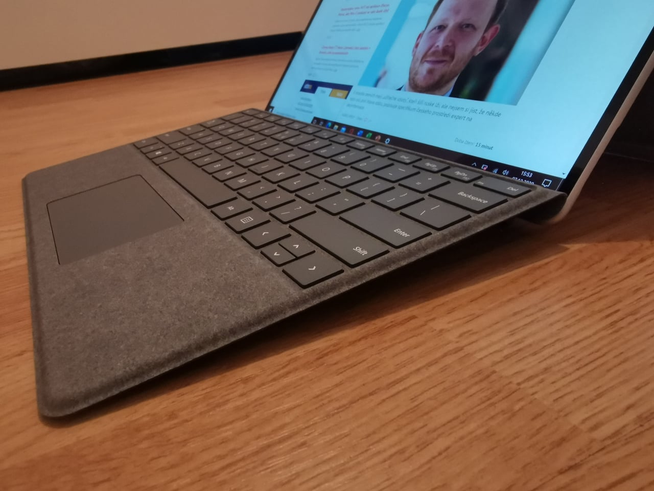 Microsoft Surface Pro X s ARM čipem SQ2