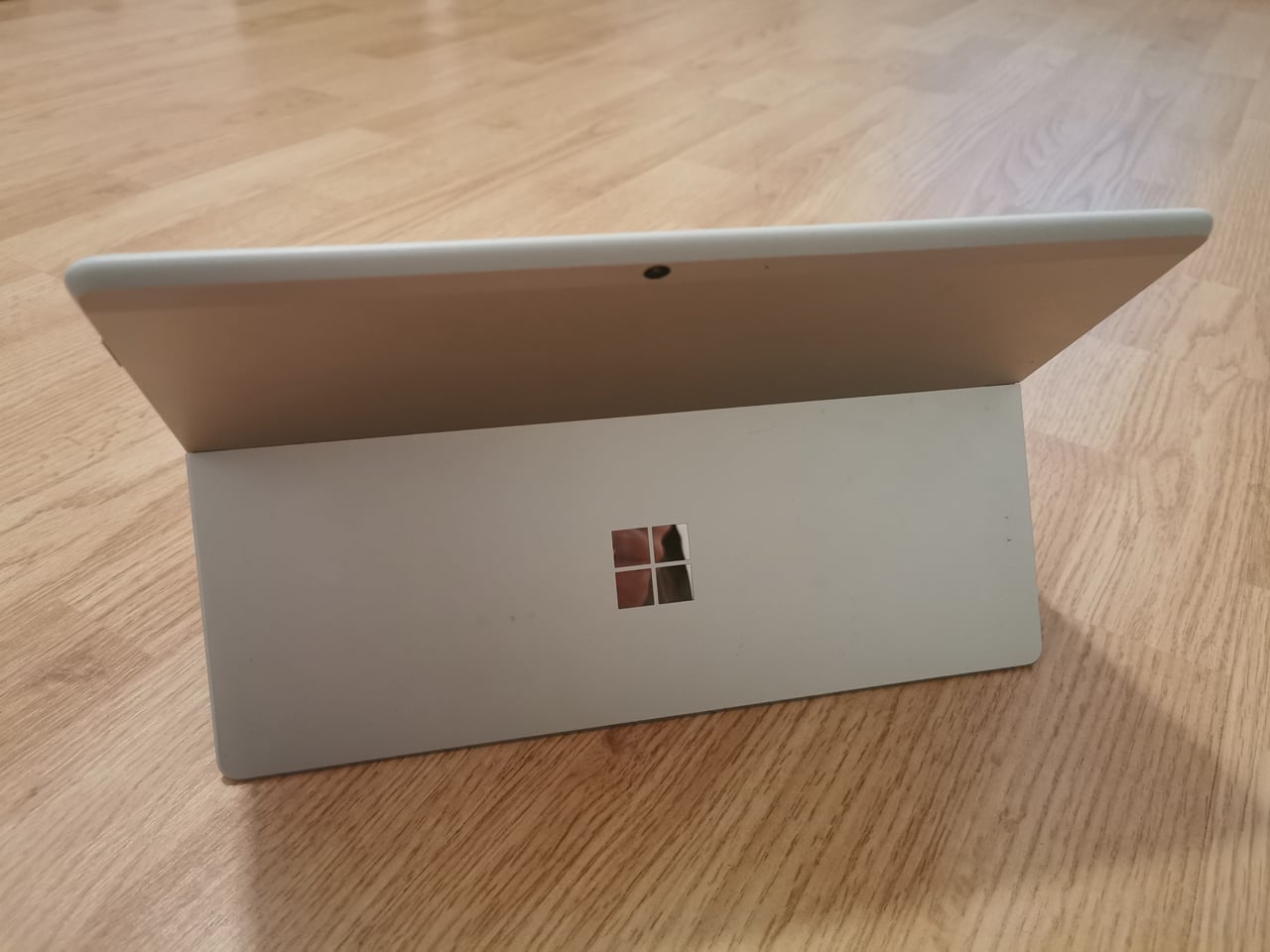 Microsoft Surface Pro X s ARM čipem SQ2