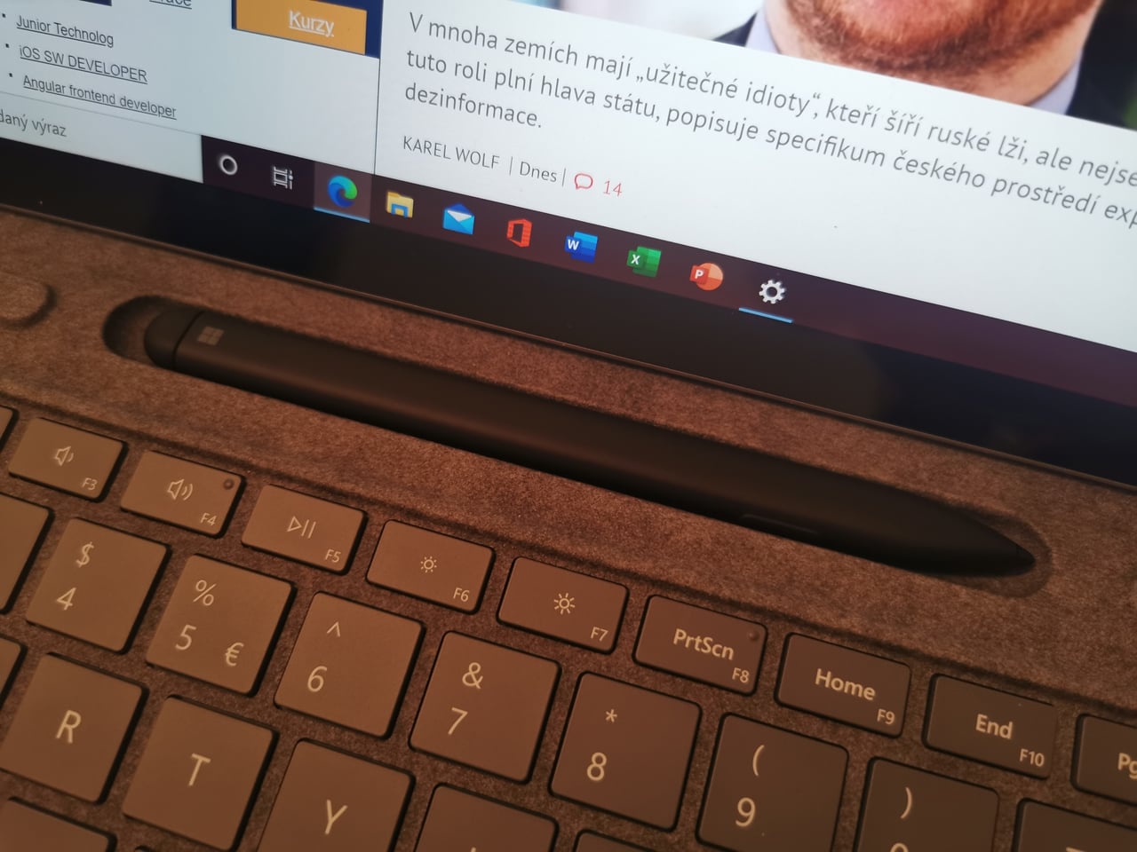 Microsoft Surface Pro X s ARM čipem SQ2