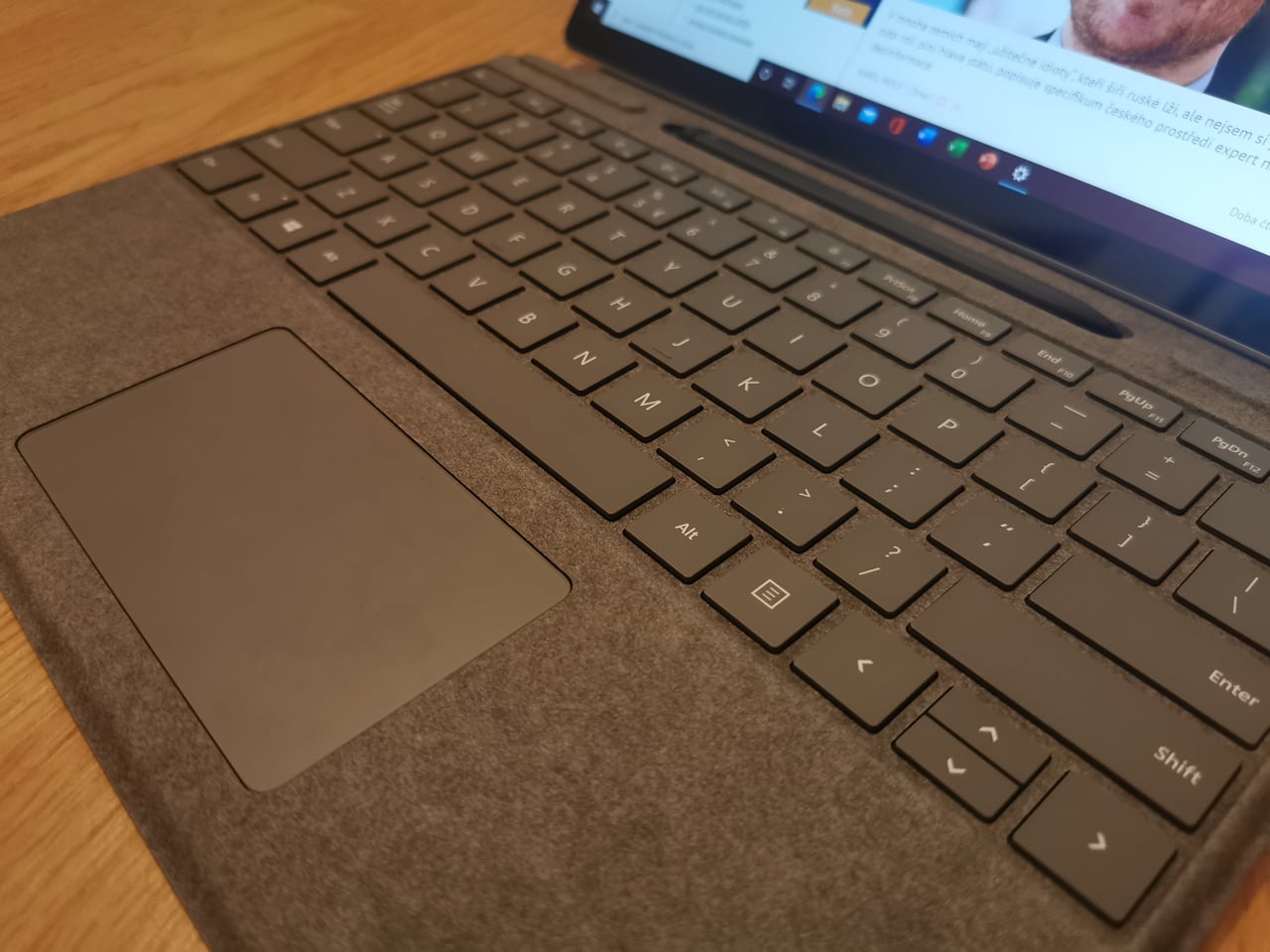 Microsoft Surface Pro X s ARM čipem SQ2