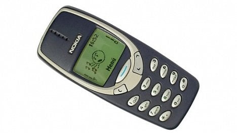 Náhledový obrázek - V Česku se začala znovu prodávat Nokia 3310. Ta stará z roku 2000