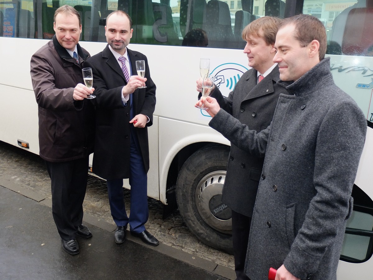 Zleva: Jiří Vaigl, management sítě ATM/POST, Daniel Adamka, generální ředitel Arriva, Miroslav Slavík, obchodní ředitel Telmax, Marcel Gajdoš, country manažer pro ČR, VISA Europe.