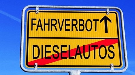 Náhledový obrázek - Jako látání děr v koberci. Němci řeší zákaz starých dieselů