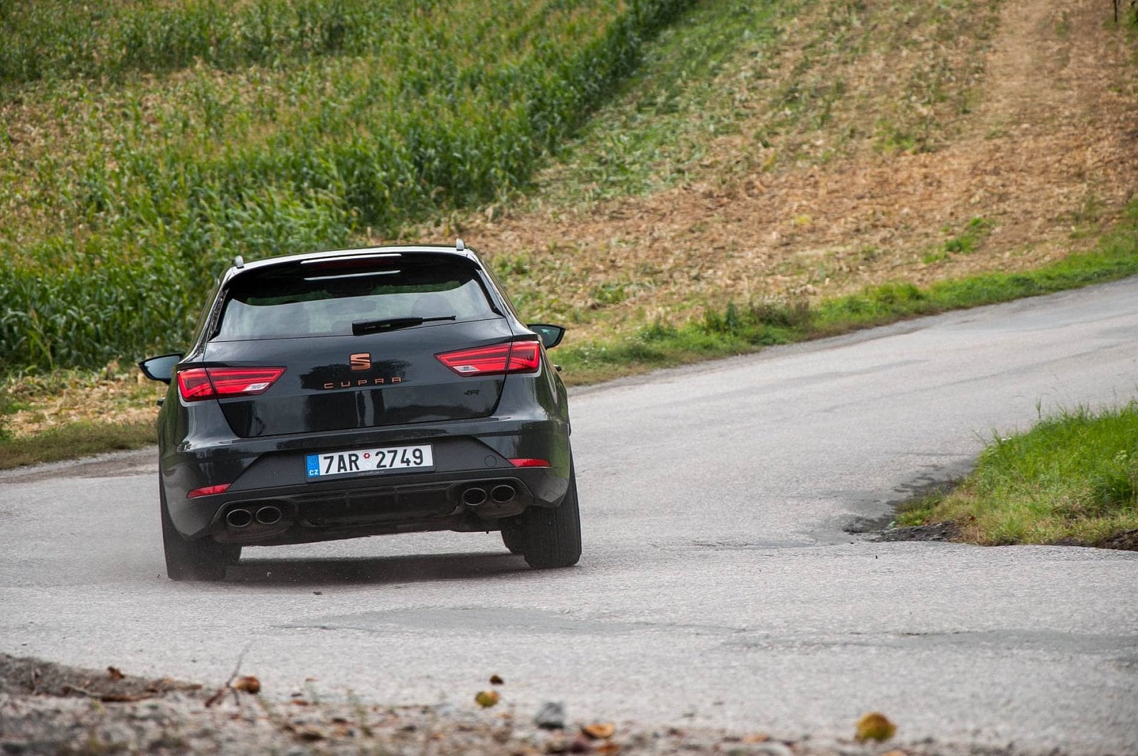 2019-11-seat-leon-cupra-r-st-37-of-39.jpg