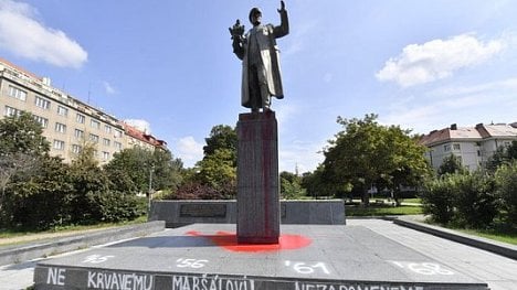 Náhledový obrázek - Ničíte sochy sovětských vojáků stejně jako v Polsku a Pobaltí, vytkla ruská diplomatka Česku