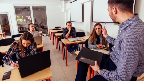 Učitel kvůli podezření z podvádění s AI nastražil geniální past. Nachytal 32 z 35 studentů