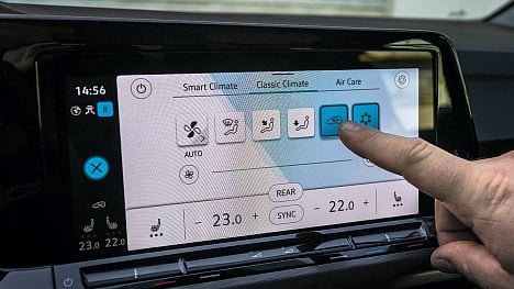 Náhledový obrázek - Za ovládání přes displej pokuta? Rozhodnutí soudu se může dotknout i Škody