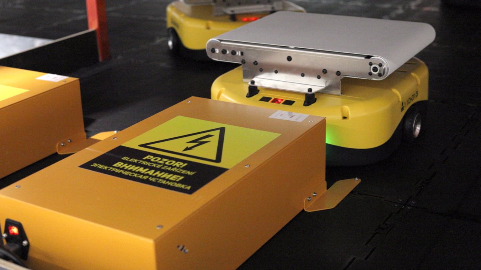 Autodrom křížený s Pacmanem. Zásilkovna má robotické třídičky