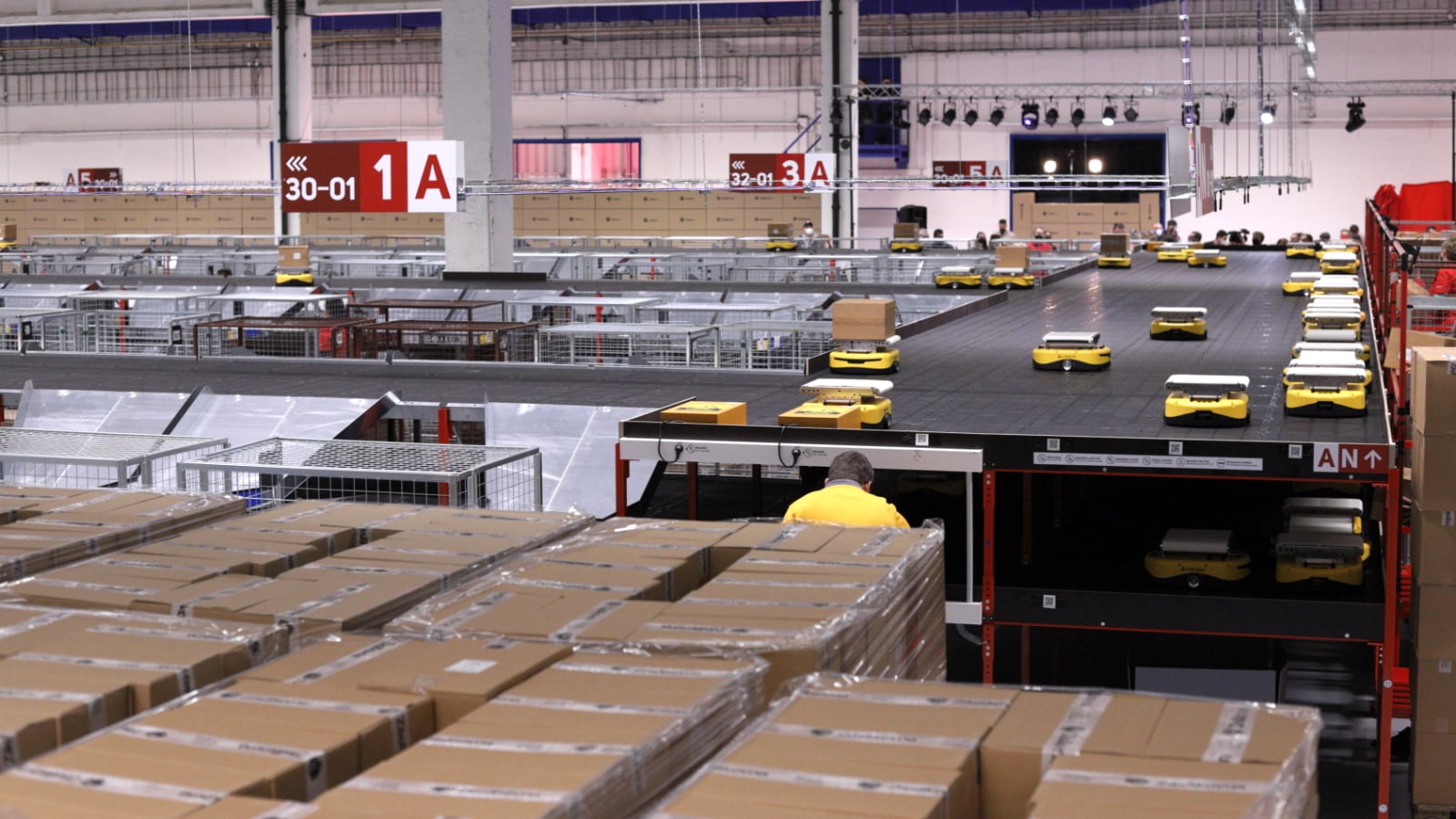 Autodrom křížený s Pacmanem. Zásilkovna má robotické třídičky