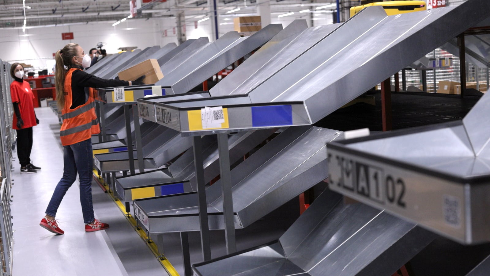 Autodrom křížený s Pacmanem. Zásilkovna má robotické třídičky