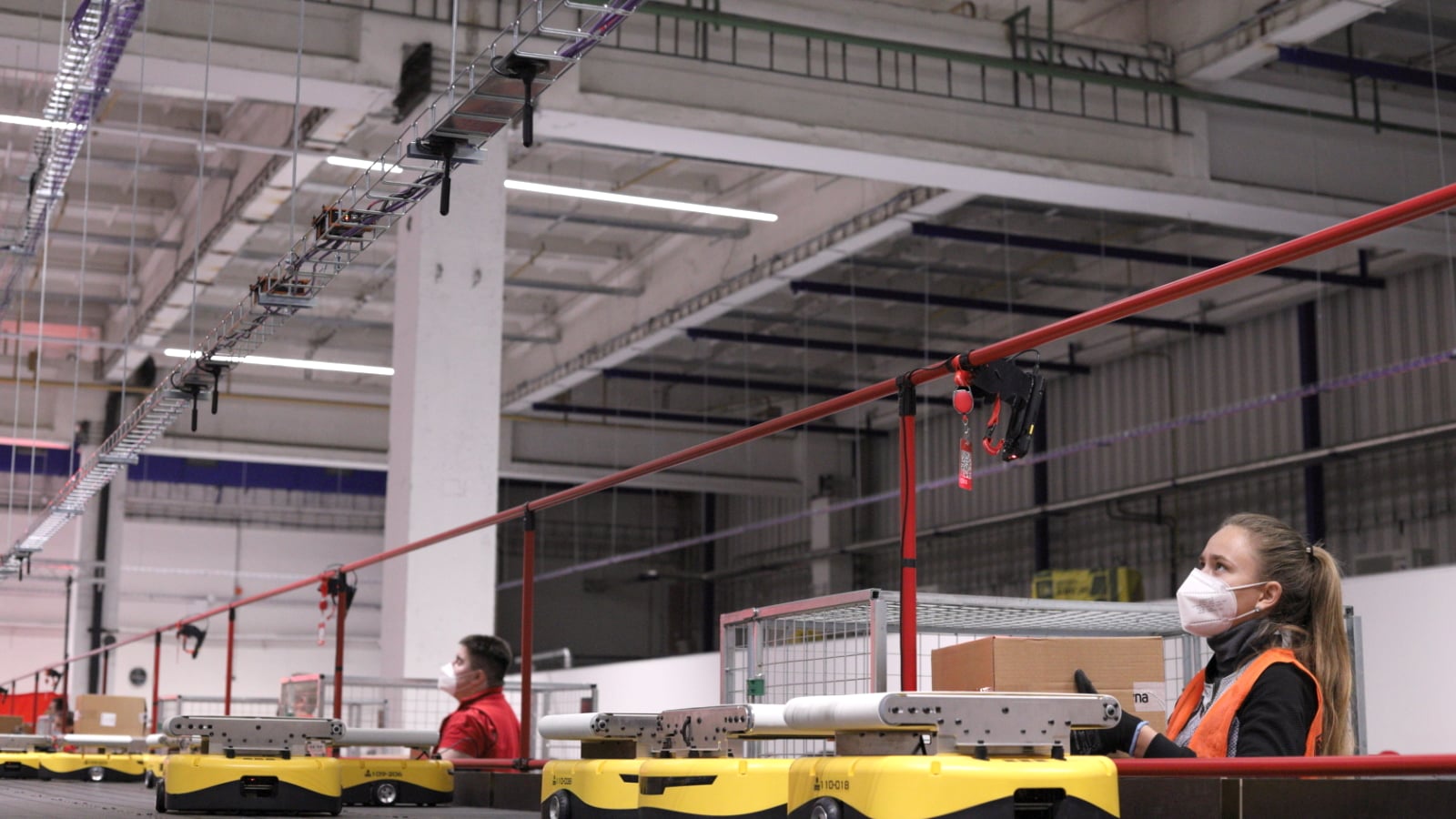 Autodrom křížený s Pacmanem. Zásilkovna má robotické třídičky