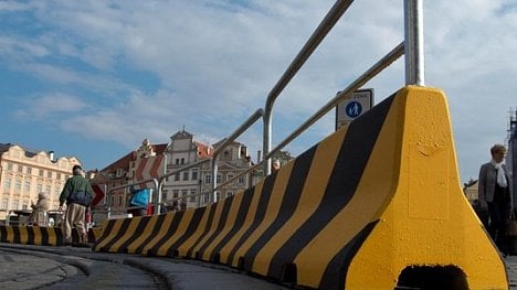 Náhledový obrázek - Rozjetý kamion nezadrží, říká o pražských bezpečnostních zábranách architekt