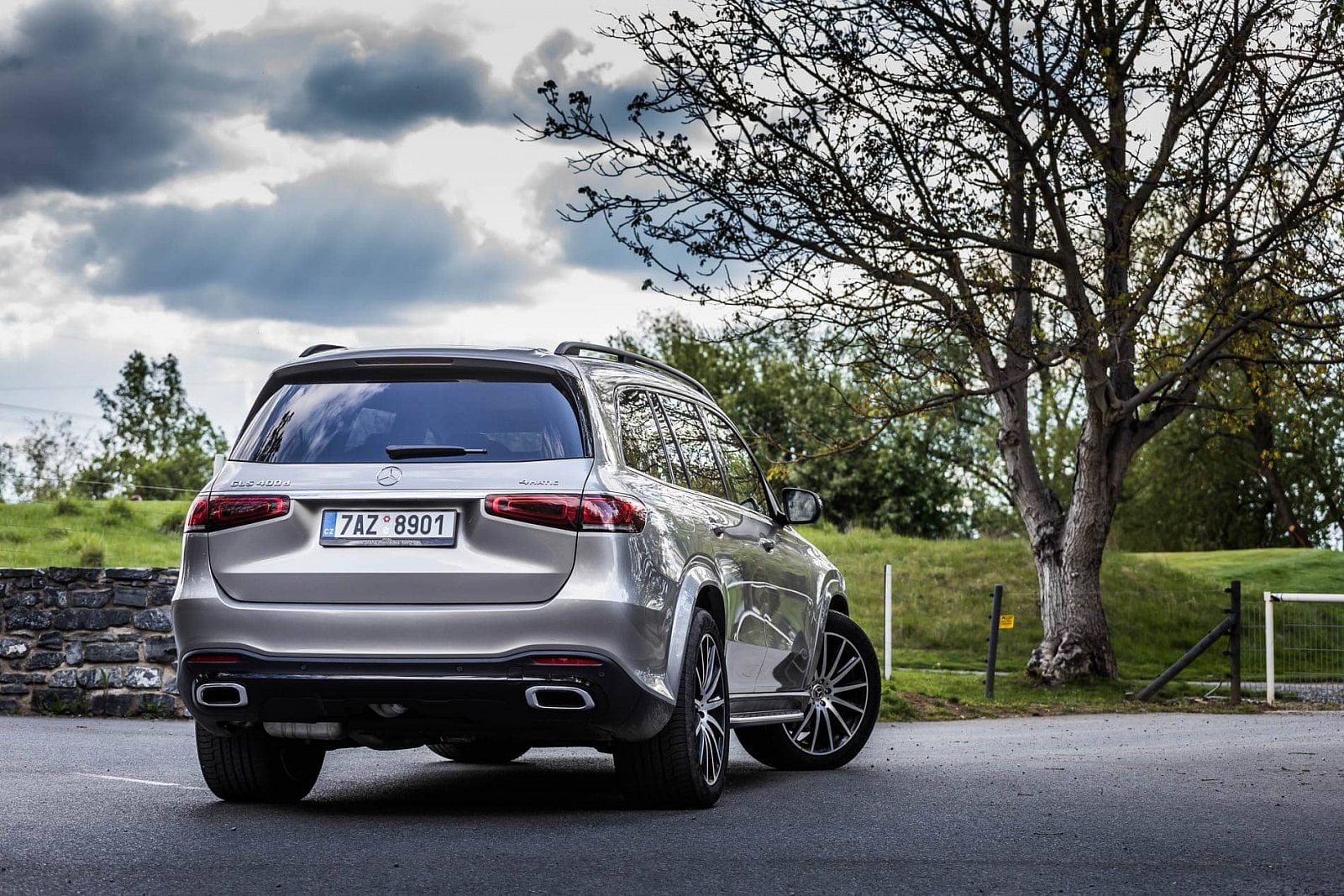 2020-06-mercedes-benz-gls-02.jpg