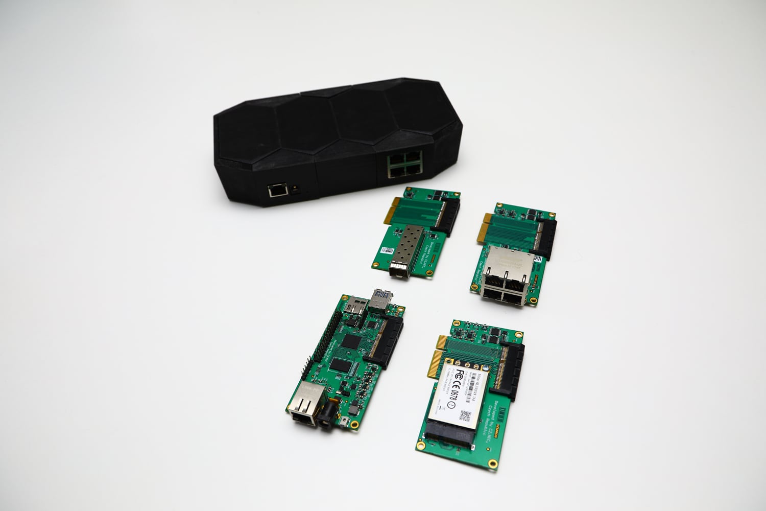 Modulární bude i krabička, ve které se jednotlivé moduly budou nacházet. Na obrázku je prototyp, který vzešel z 3D tiskárny. Krabičky, které půjdou do prodeje, mají vypadat podstatně lépe.