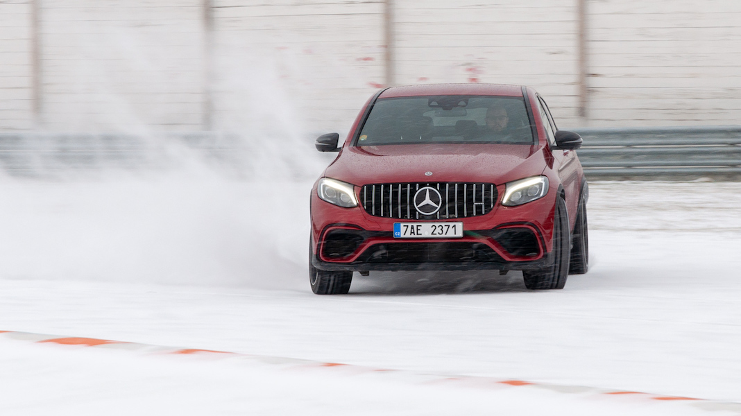 Test Mercedes-AMG GLC 63 S 4Matic+ Coupé: Zametání sněhu