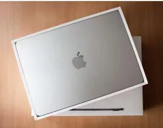 Ukázka zboží, které půjde do aukce