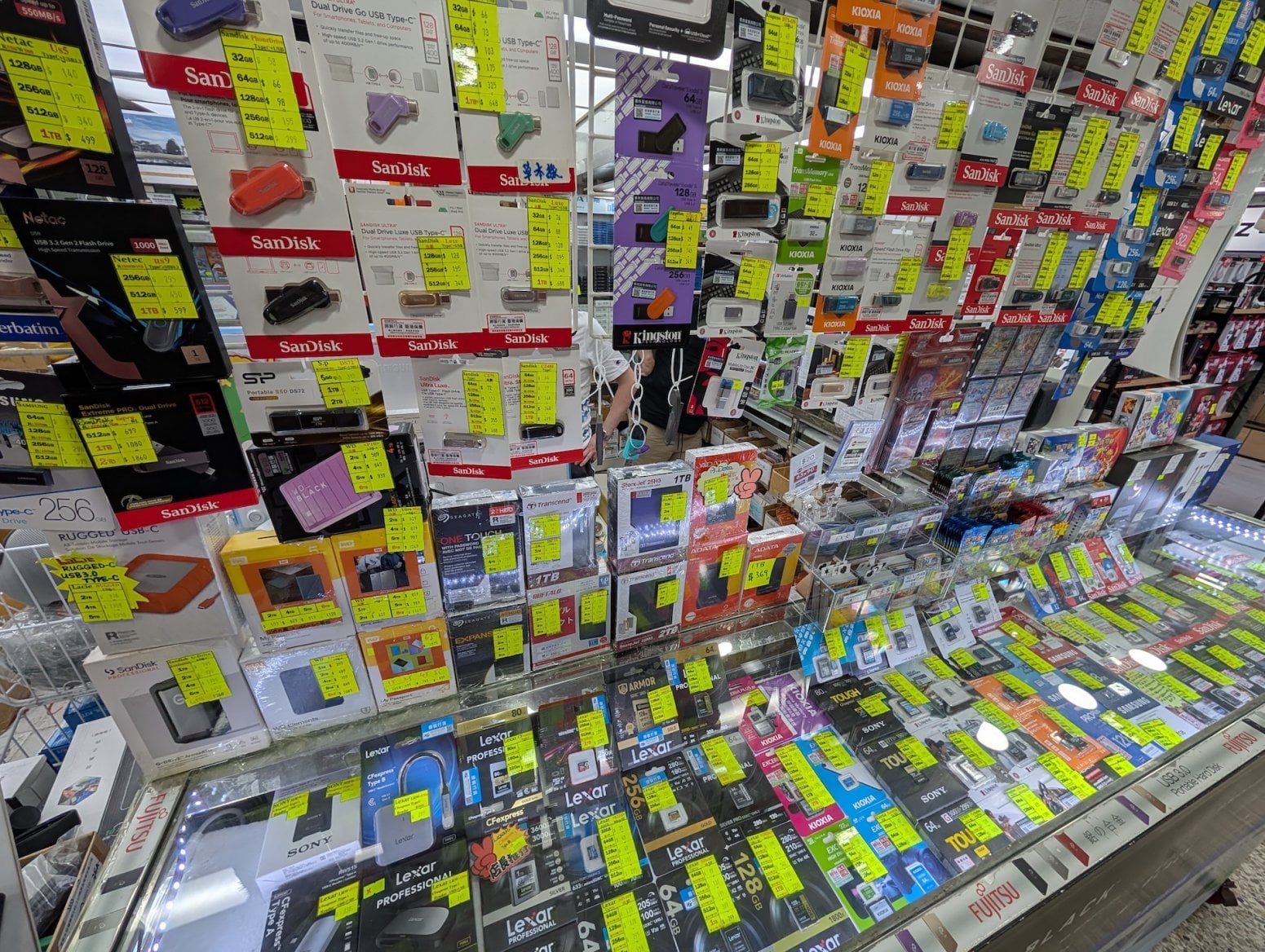 Golden Computer Centre v Hongkongu