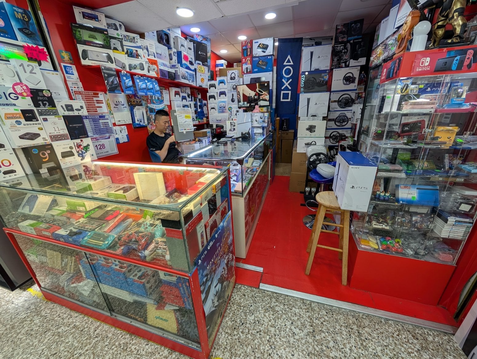 Golden Computer Centre v Hongkongu