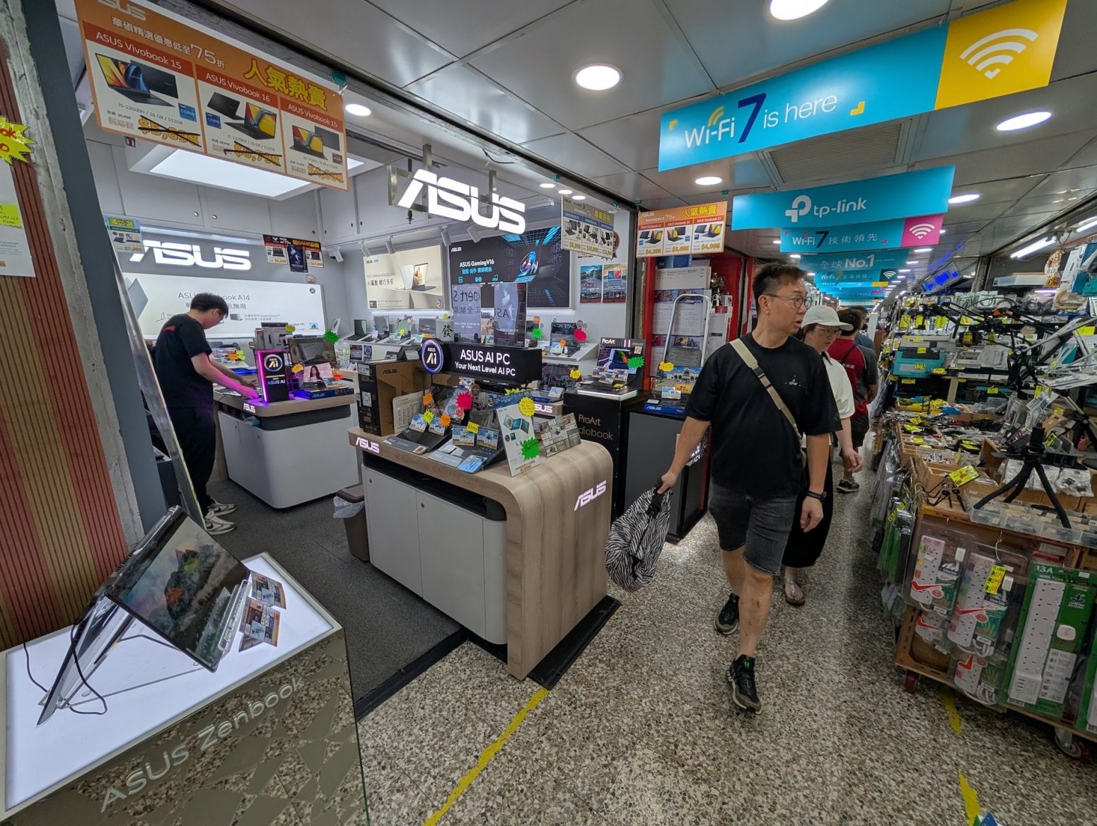 Golden Computer Centre v Hongkongu