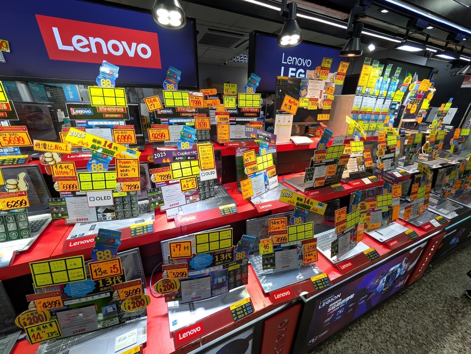 Golden Computer Centre v Hongkongu