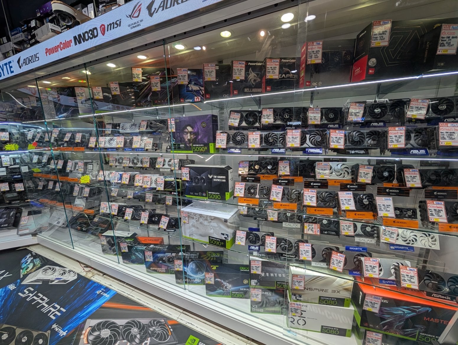 Golden Computer Centre v Hongkongu