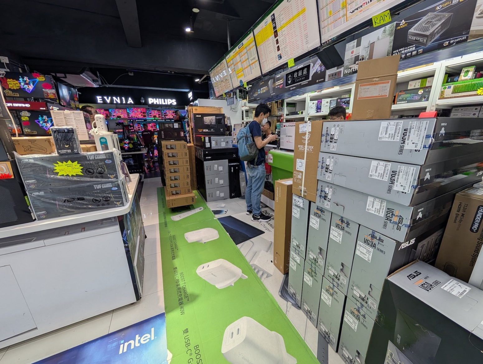 Golden Computer Centre v Hongkongu