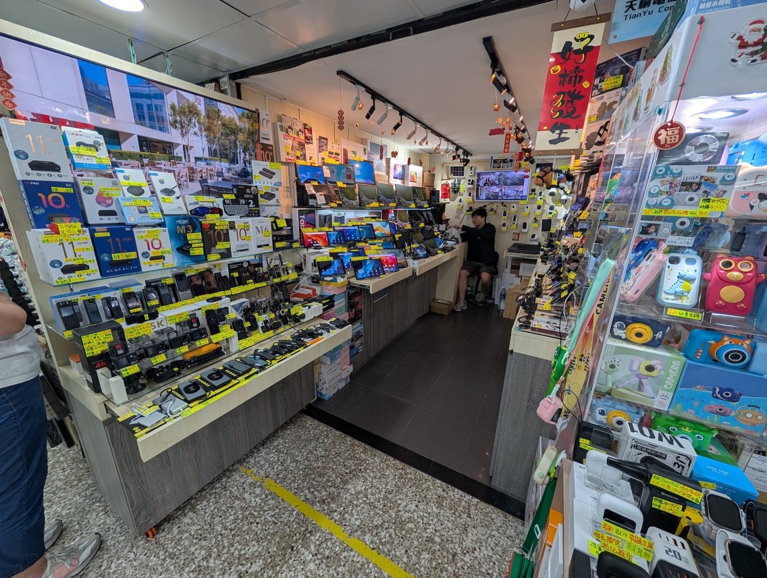 Golden Computer Centre v Hongkongu