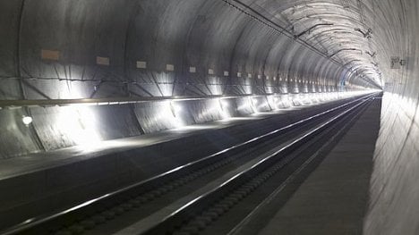 Náhledový obrázek - Švýcaři otevřeli nejdelší a nejhlubší železniční tunel světa