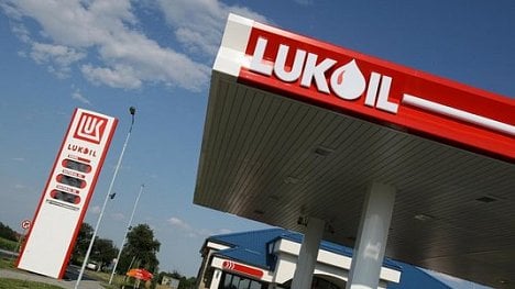 Náhledový obrázek - Důsledek protiruských sankcí: Lukoil zvažuje prodej švýcarské obchodní divize