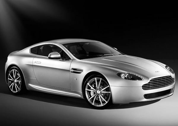 2012-01-modely-aston-martin-pro-indii-1.jpg