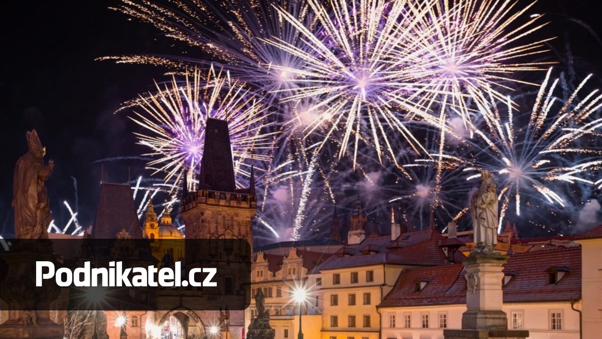 Cesta ohňostrojů: Od čínského zahánění zlých duchů až k dronovým show a restrikcím