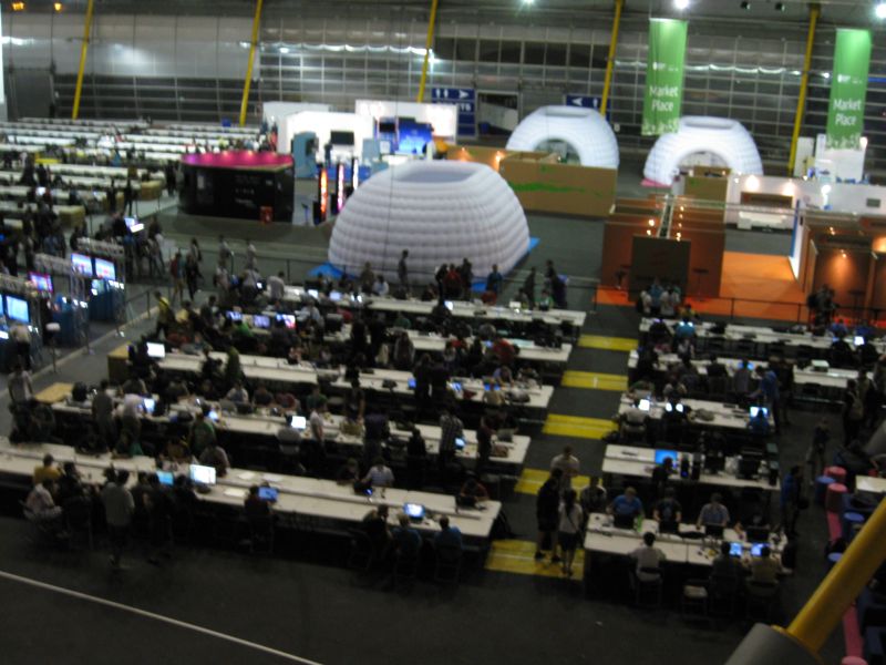 Tisíce lidí programují či paří hry.