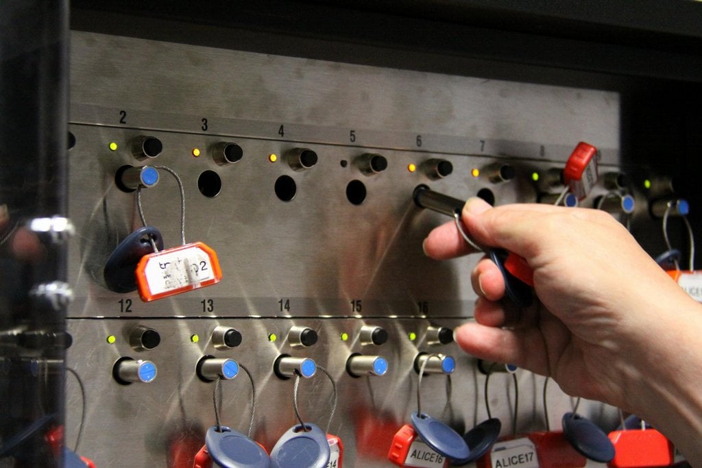 2013-12-evropskc3a1-organizace-pro-jadernc3bd-vc3bdzkum-cern-12.