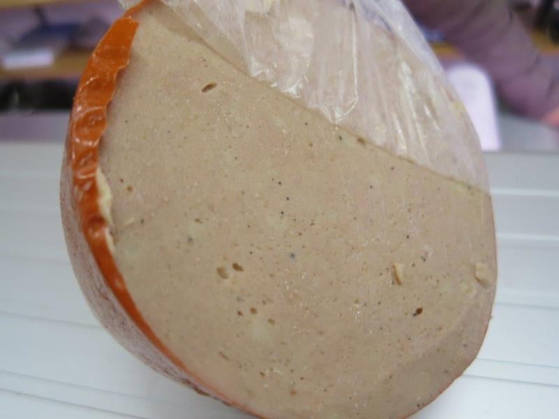 Kien Tran Trung, Borohrádek: Výrobní salám - výrobek zapáchal po kažení a měl oslizlý a lepkavý povrch. Výrobek měl neznámé datum použitelnosti.