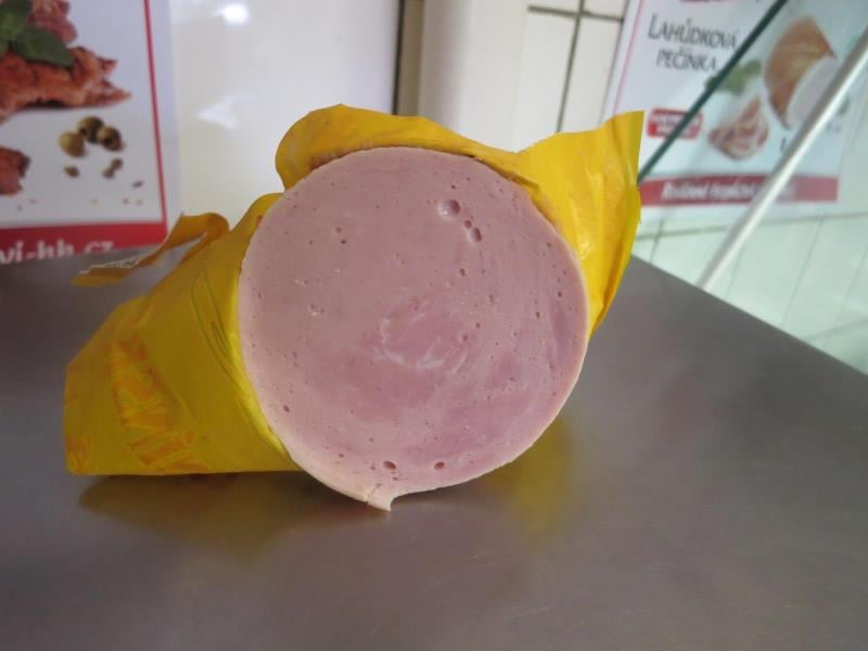 57 nálezů v kategorii nebezpečných potravin. POTRAVINY u MAXXÍKA, Prostějov, Hodonínský salám. Výrobek zapáchal po kažení. Potravina měla prošlé datum použitelnosti.