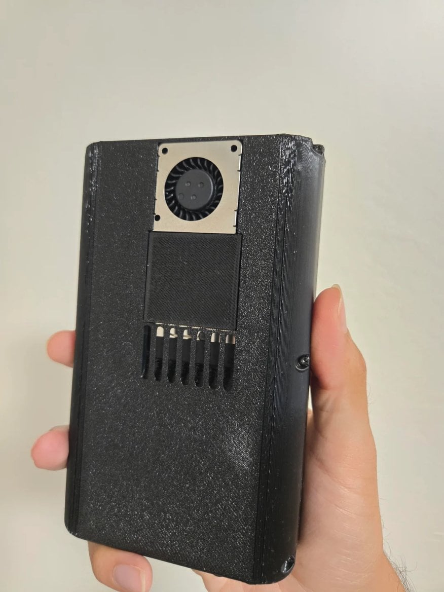 SteamBoy je fanouškovský Steam Deck v těle Game Boye