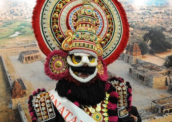 2010-12-c5beivc49b-z-berlc3adna-malajskc3a1-miss-c48deskc3a9-piv