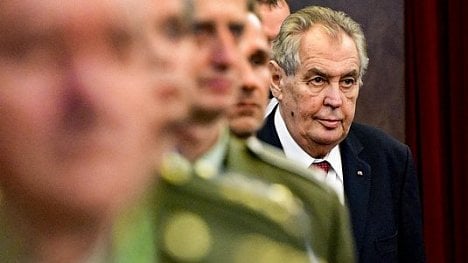 Náhledový obrázek - Zeman chce koupit drony z Izraele. Armáda ho krotí