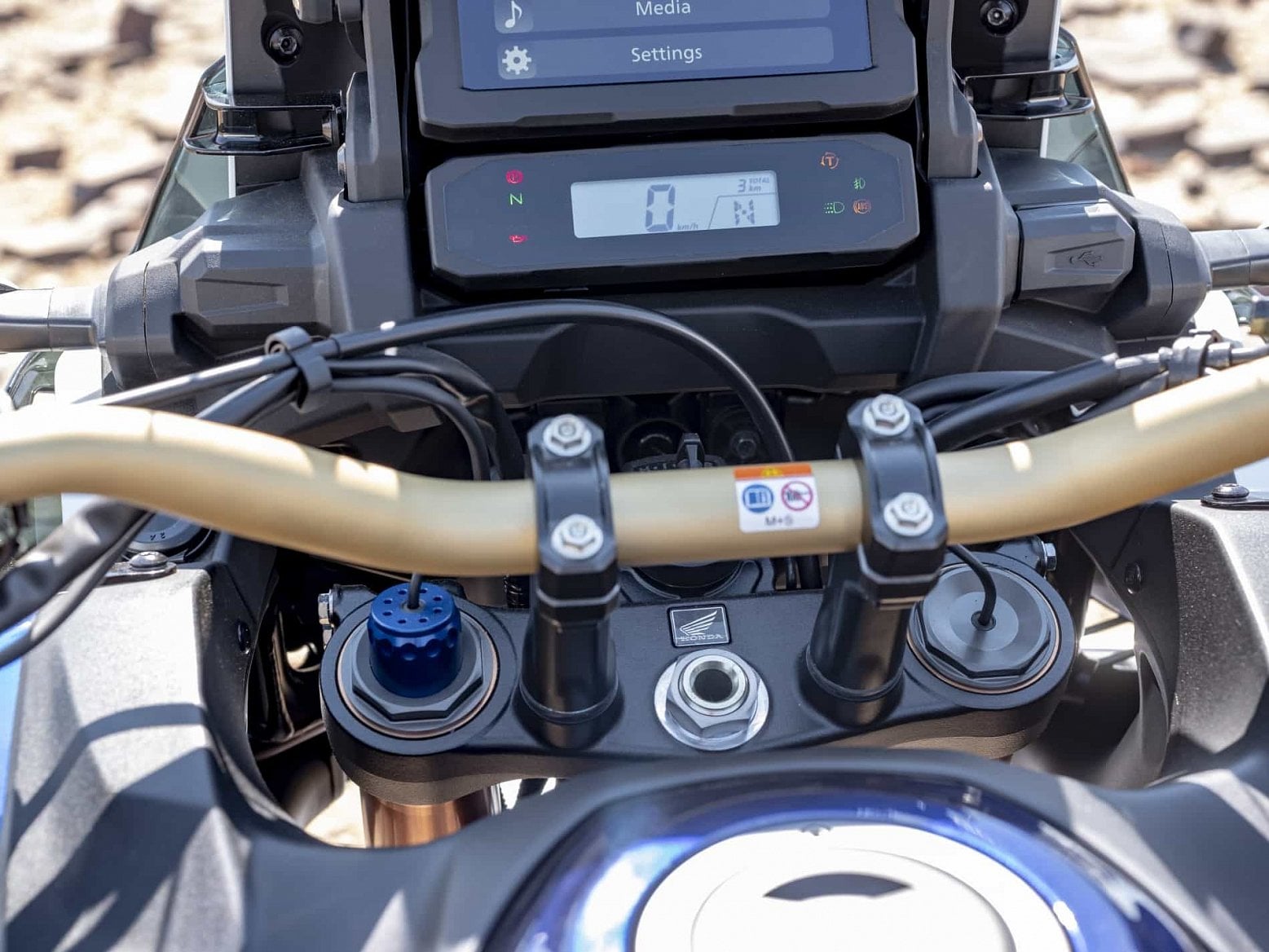 2019-09-189542_20YM_Africa_Twin_Adventure_Sports_with_Electronic