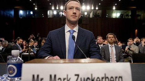 Náhledový obrázek - Spoluzakladatel Facebooku kritizuje Zuckerberga. Vládu USA vyzývá k radikální regulaci firmy