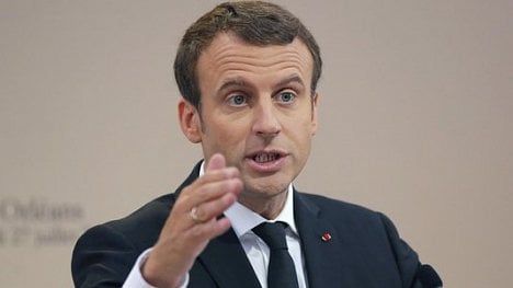 Náhledový obrázek - Macron bude jednat se Sobotkou a Ficem o mzdovém dumpingu. Zbylé země V4 vynechá